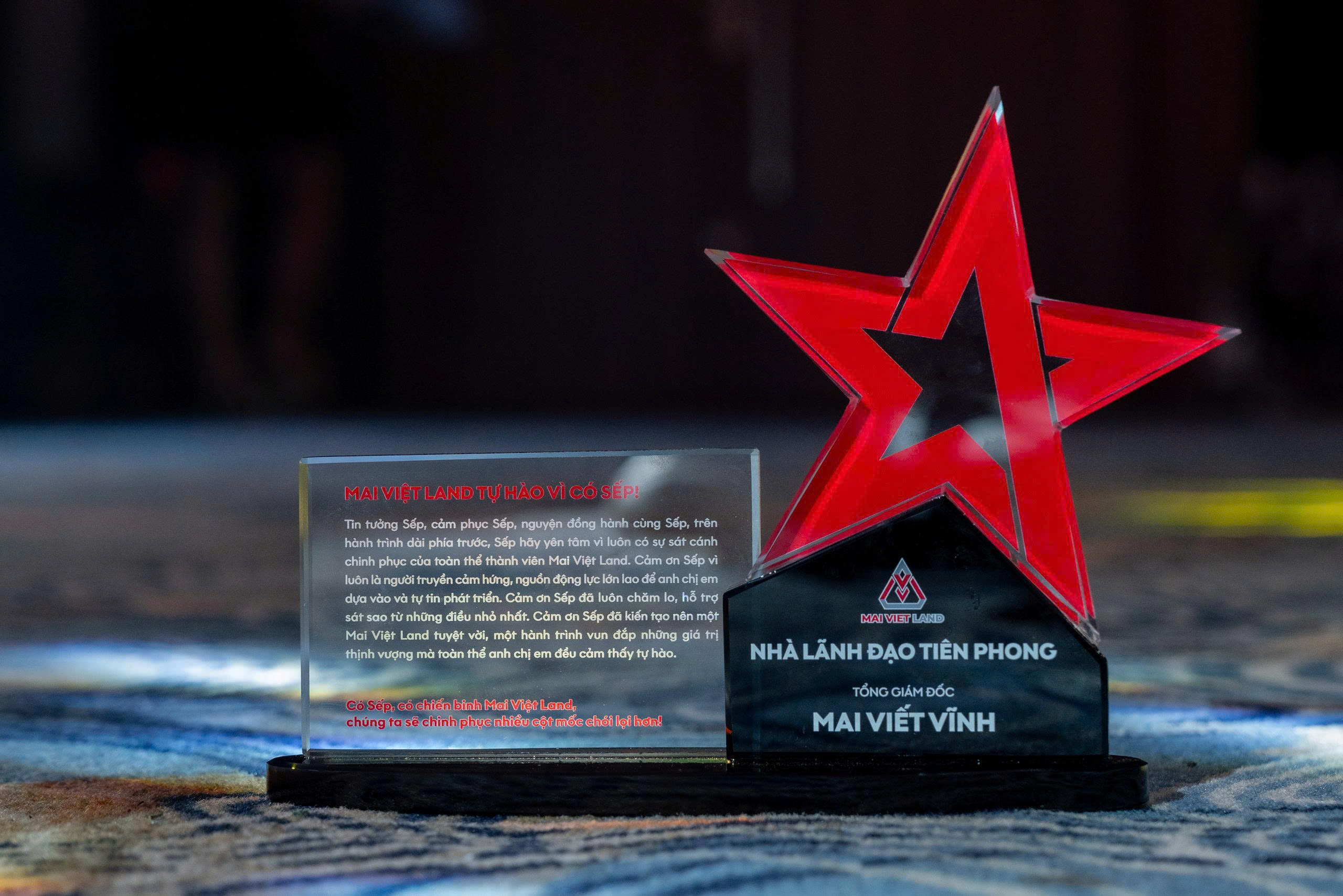 Kỷ Niệm Chương Pha Lê Chế Tác Thủ Công KQ16